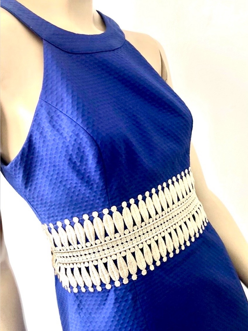 Lilly Pulitzer Ashlyn Shift Dress
BOMBER BLUE Sz 4  Halter Gold
Embellishment